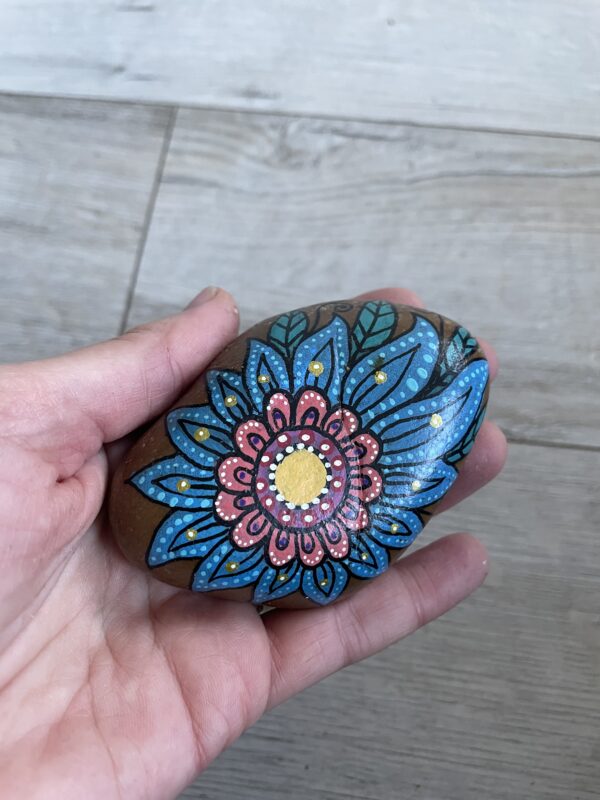 Istnieje głos, który nie używa słów. Słuchaj.